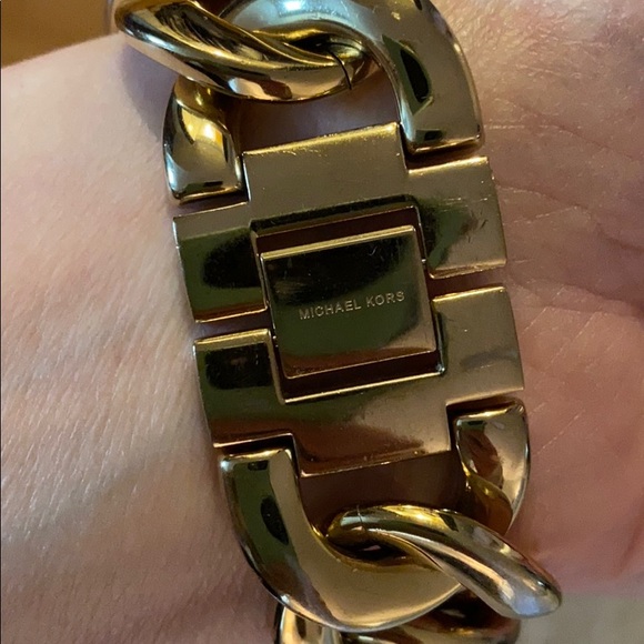 Michael Kors Gold Chain Link Watch - Picture 4 of 5